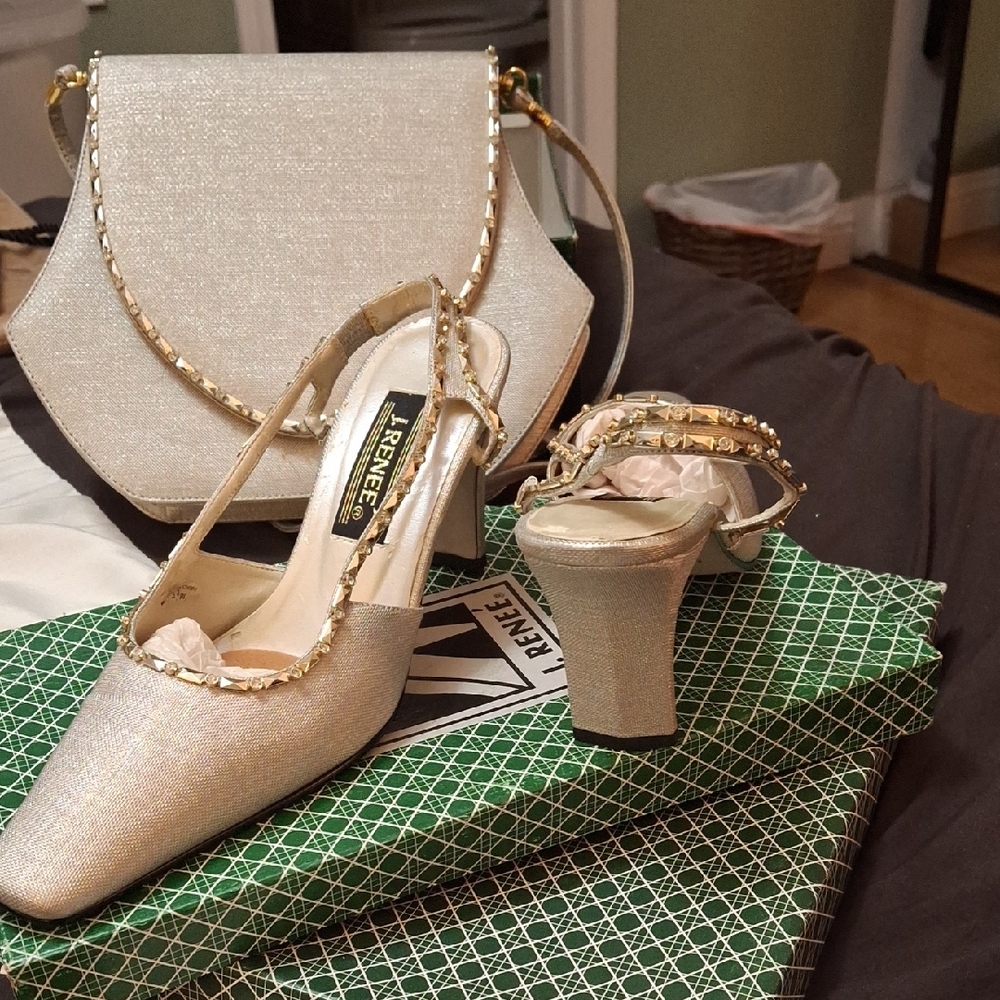 J Renee Women's Cream Heels And Bag